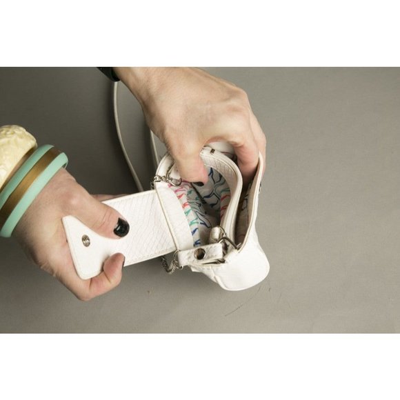 Nine West Bag White Faux Leather Cute Little Cross Body Style Hands Free Wallet - Picture 3 of 4